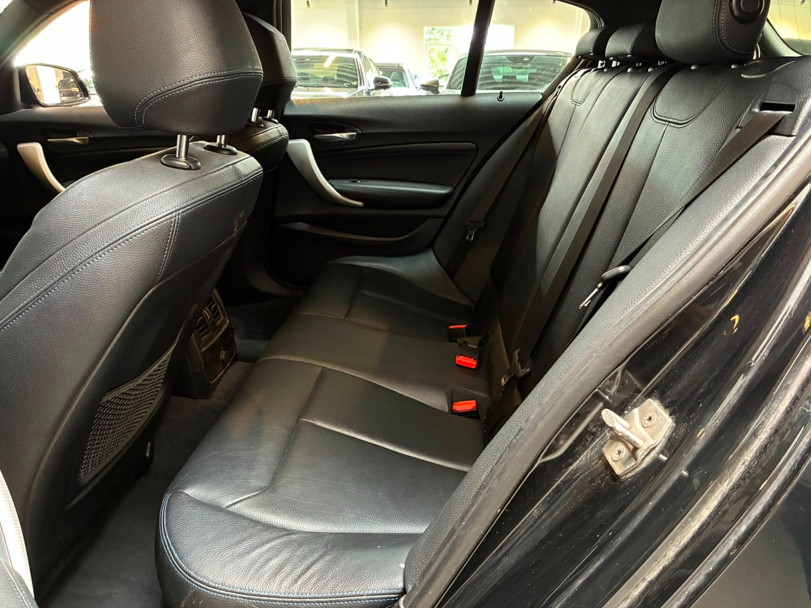 Sort BMW 120i fra 2019