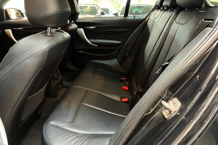 Sort BMW 120i fra 2019