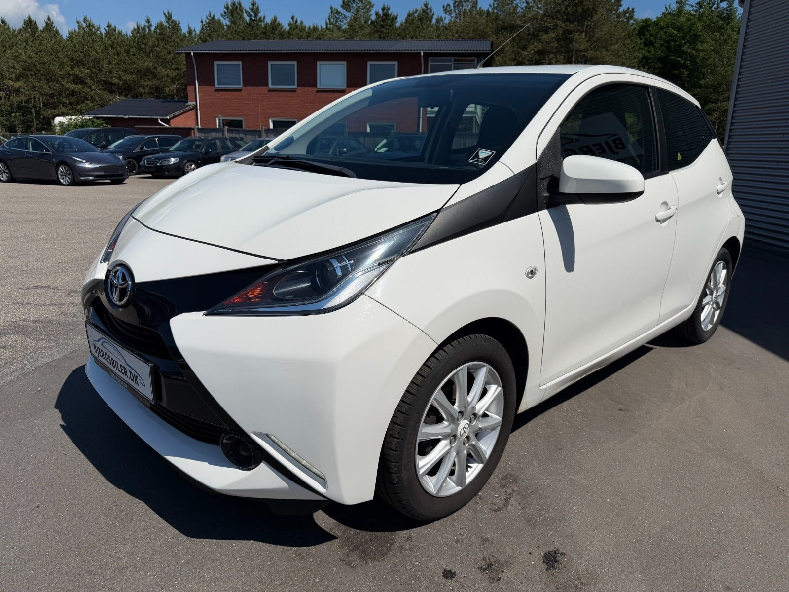 Hvid Toyota Aygo fra 2015