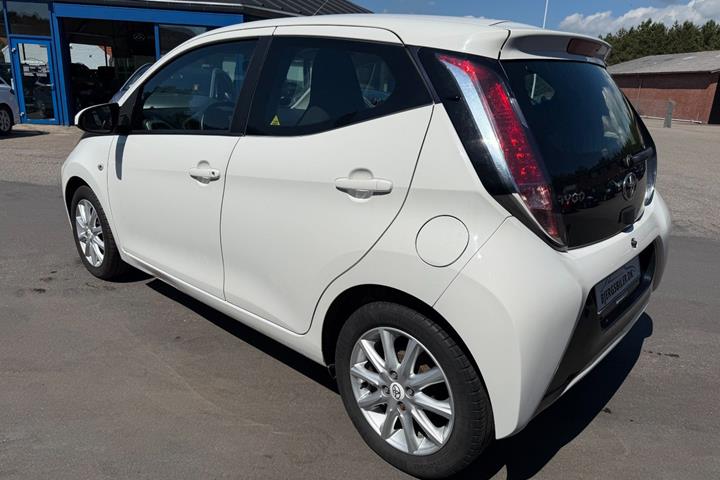 Hvid Toyota Aygo fra 2015