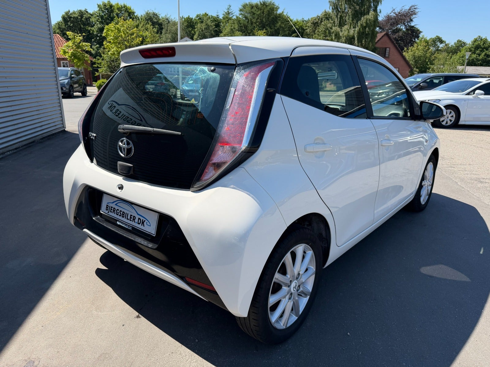 Hvid Toyota Aygo fra 2015