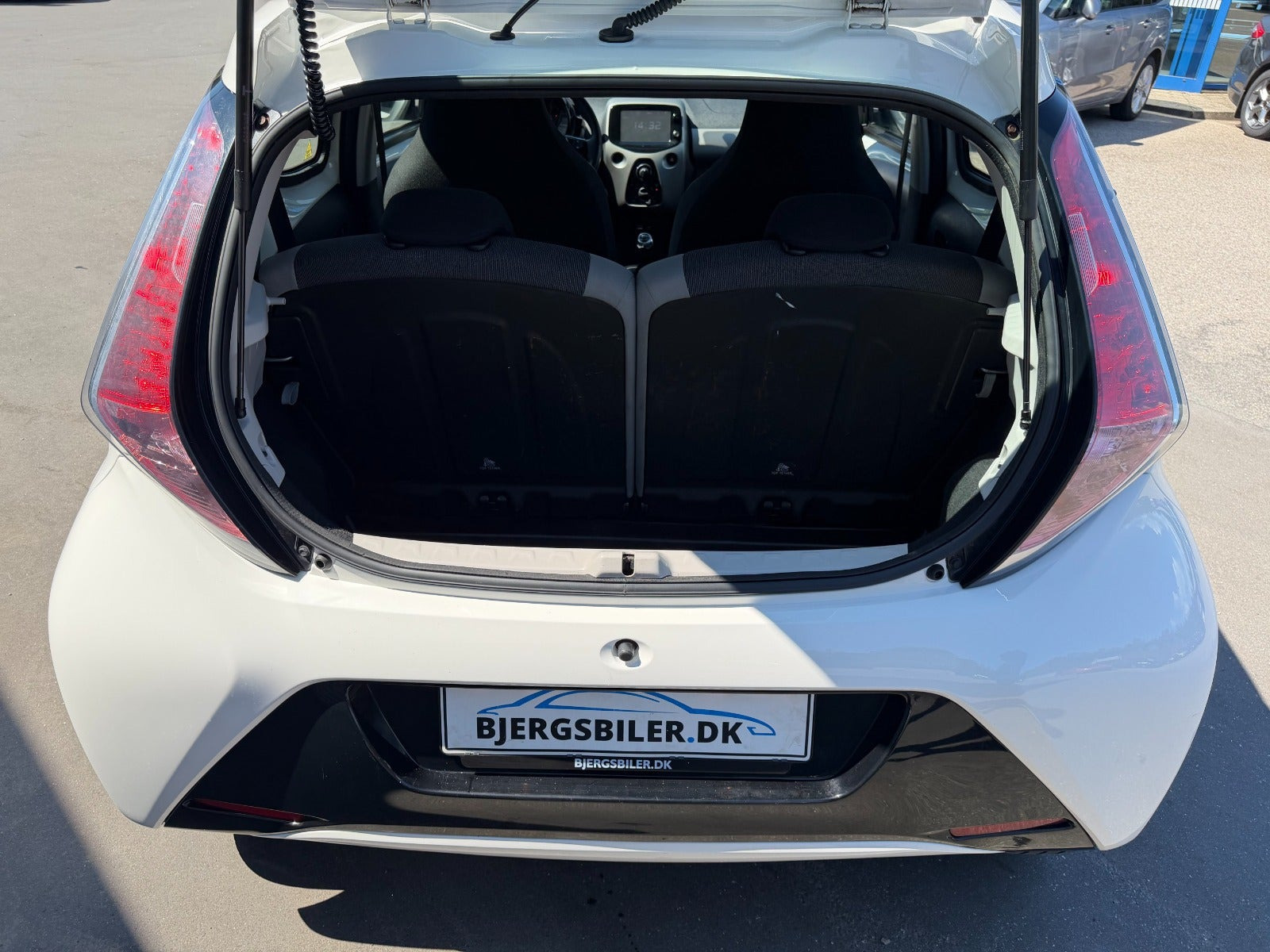 Hvid Toyota Aygo fra 2015