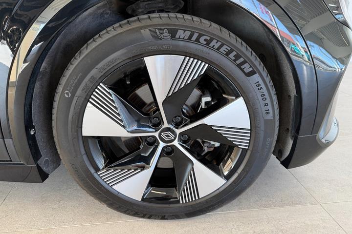 Sort Renault Megane E-Tech fra 2023