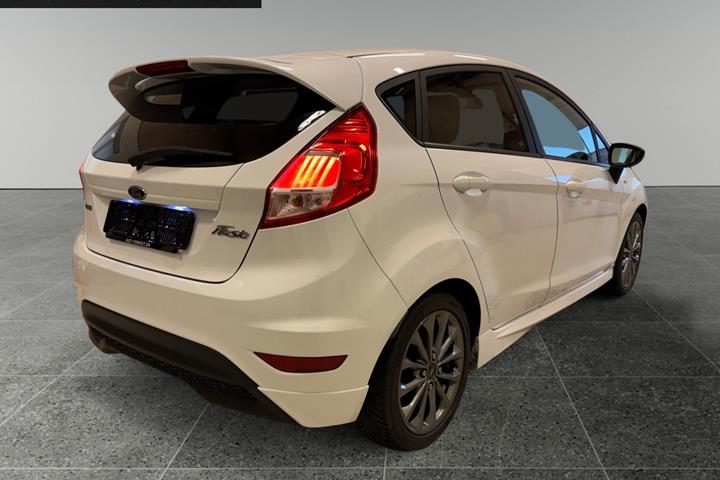 Hvid Ford Fiesta fra 2016