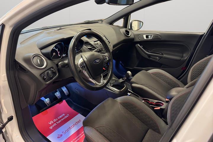 Hvid Ford Fiesta fra 2016