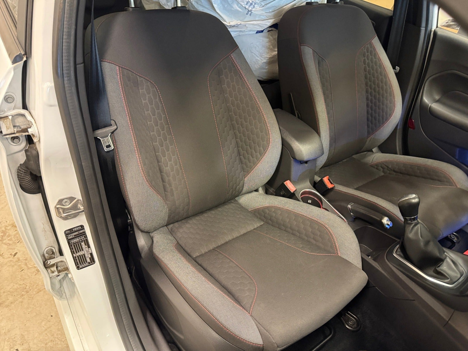 Hvid Ford Fiesta fra 2016