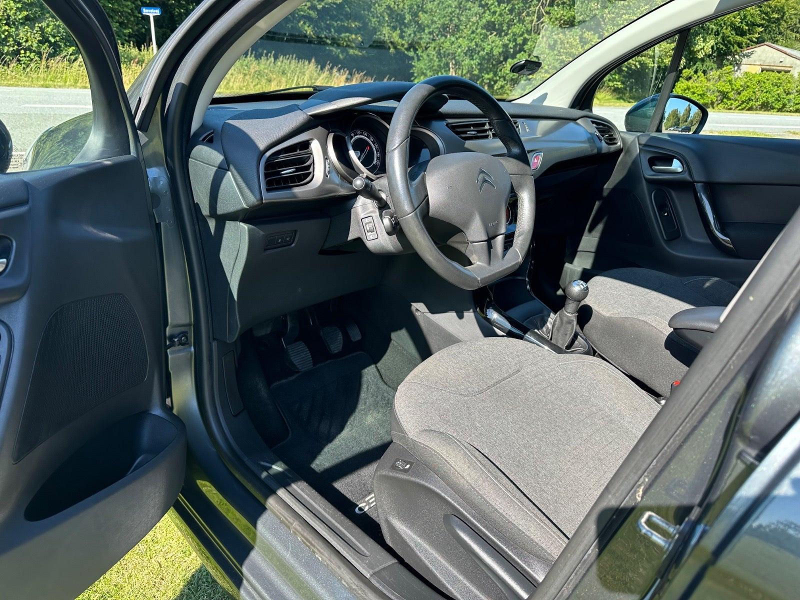 Grå Citroën C3 fra 2016
