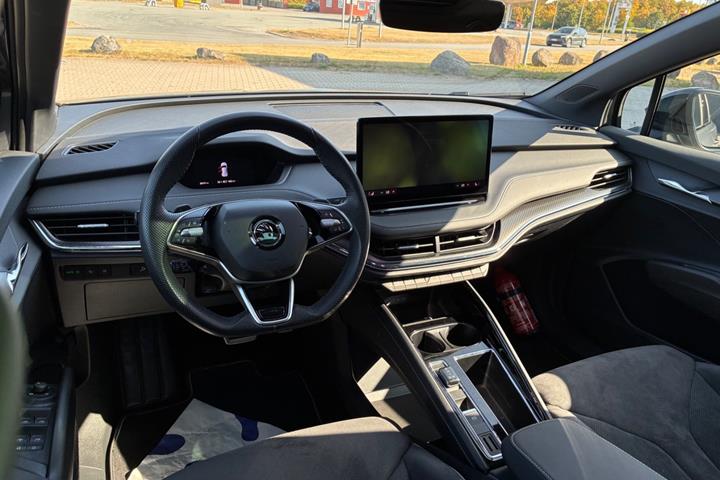 Grå Skoda Enyaq fra 2025