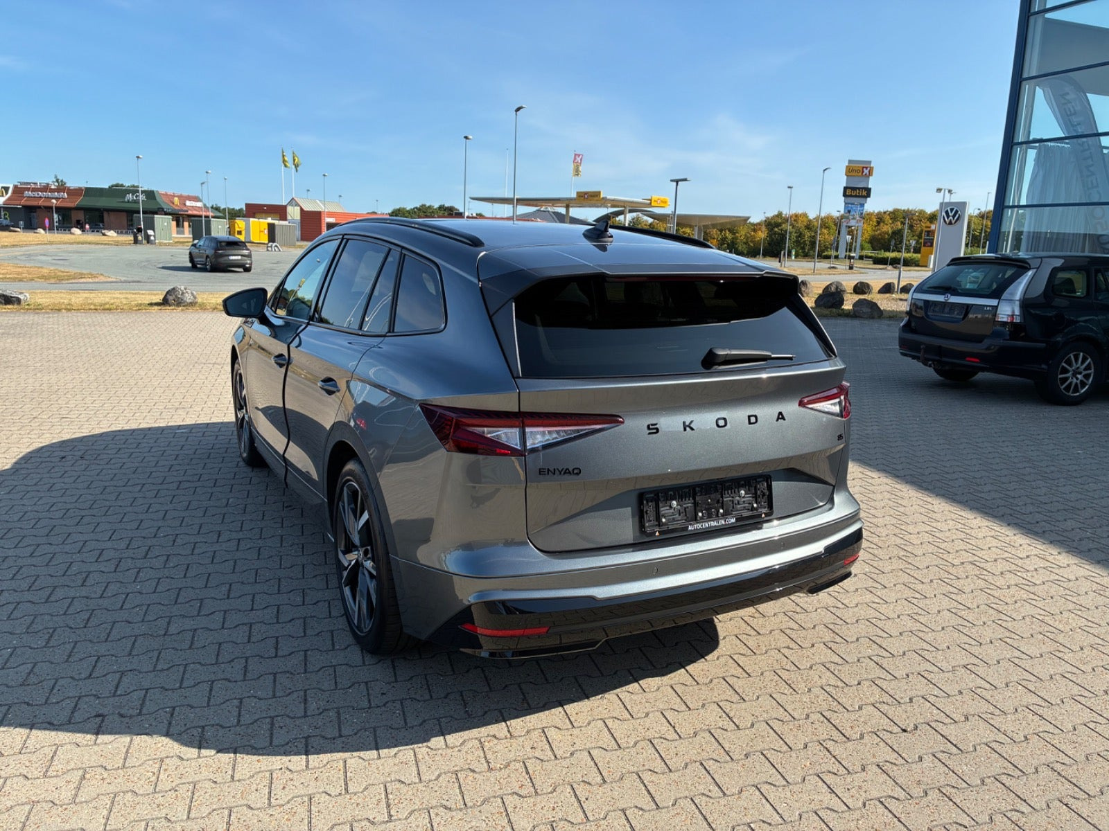 Grå Skoda Enyaq fra 2025