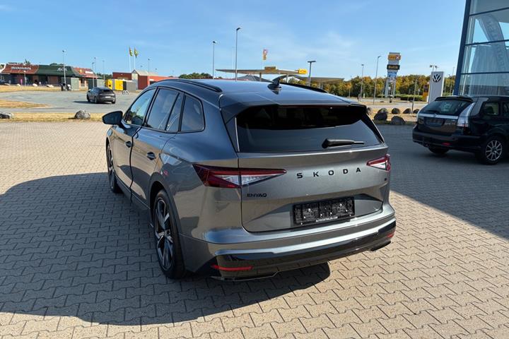 Grå Skoda Enyaq fra 2025