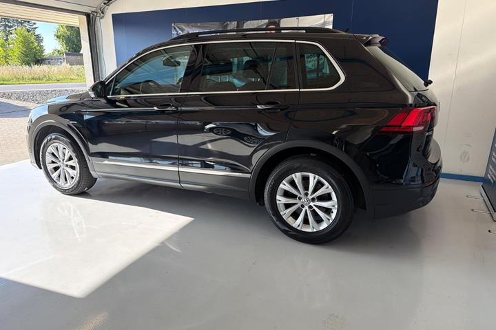 Sort VW Tiguan fra 2017