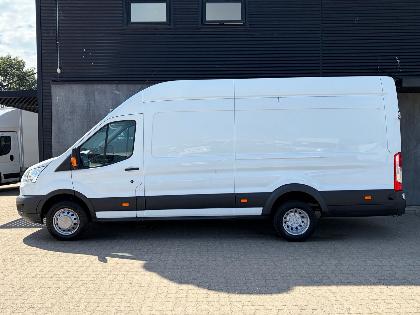 Hvid Ford Transit fra 2017