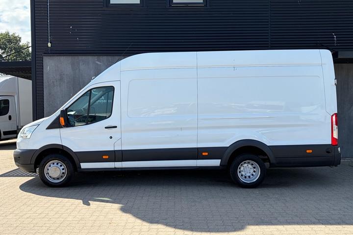 Hvid Ford Transit fra 2017
