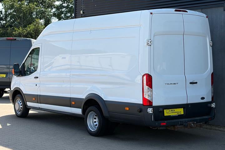 Hvid Ford Transit fra 2017