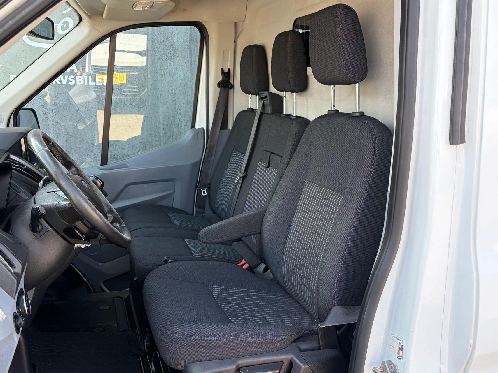 Hvid Ford Transit fra 2017