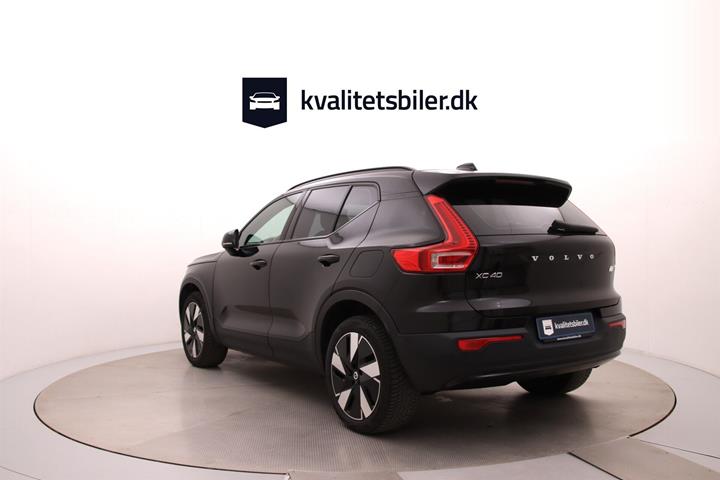 Sort Volvo XC40 fra 2024