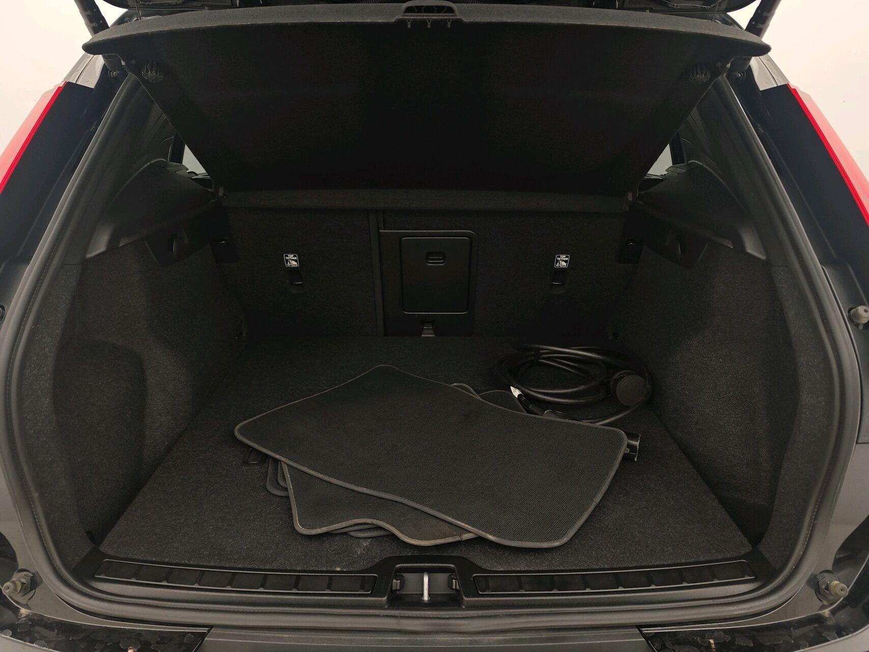 Sort Volvo XC40 fra 2024