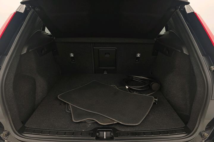 Sort Volvo XC40 fra 2024