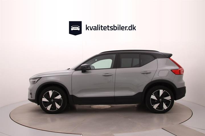 Grå Volvo XC40 fra 2024
