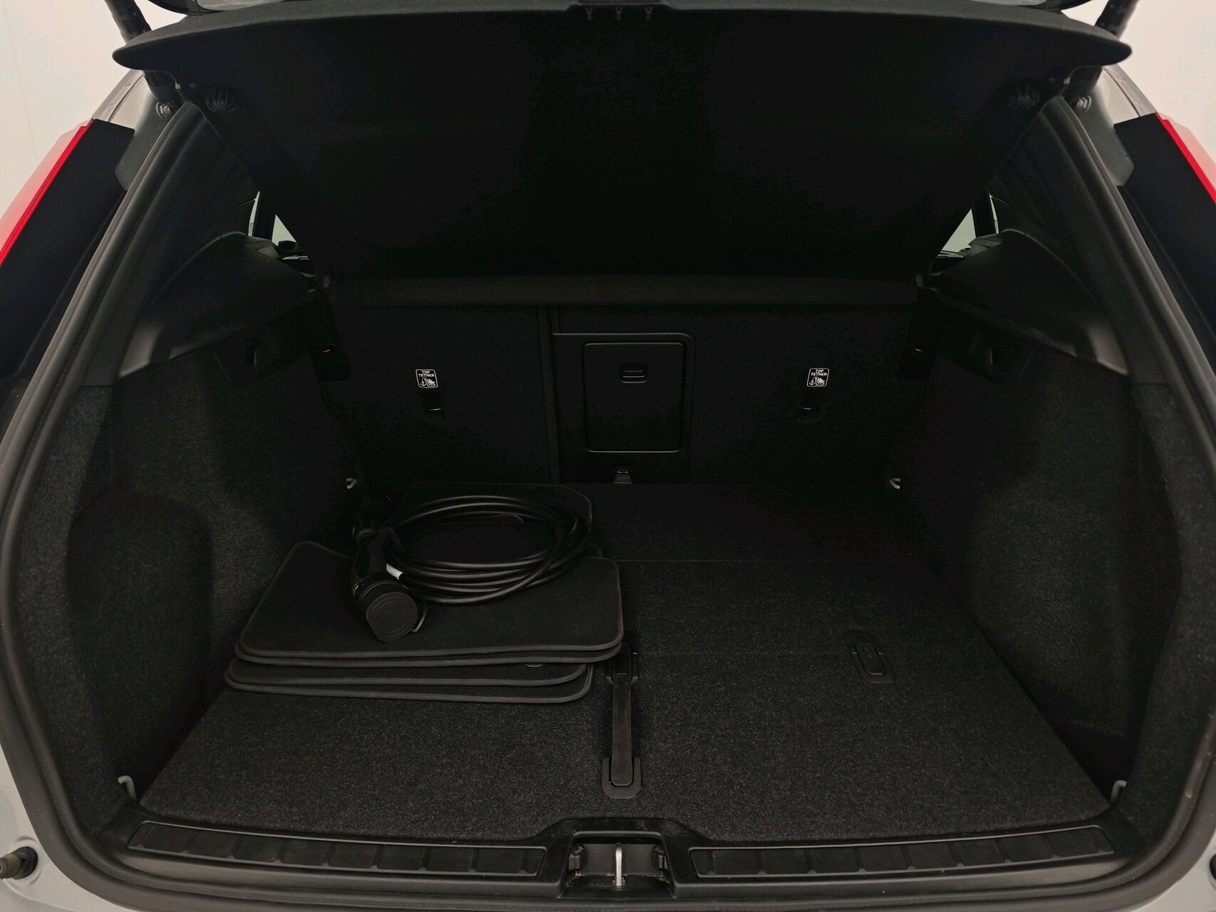 Grå Volvo XC40 fra 2024