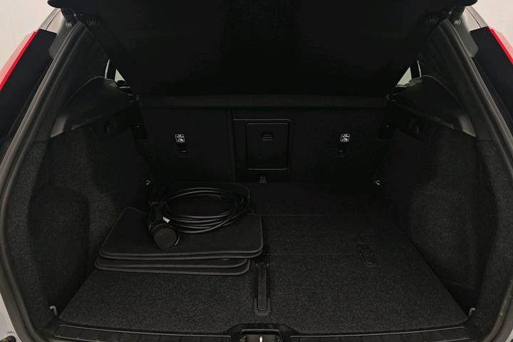 Grå Volvo XC40 fra 2024