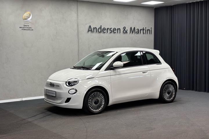 Hvid Fiat 500e fra 2023