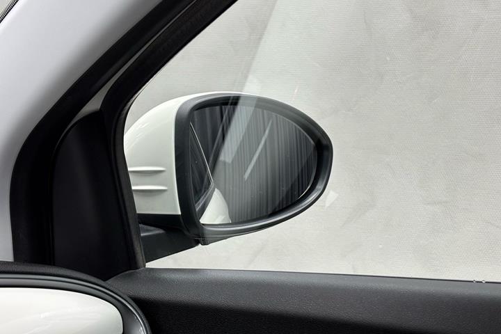 Hvid Fiat 500e fra 2023