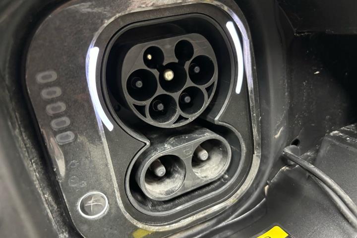 Hvid Fiat 500e fra 2023