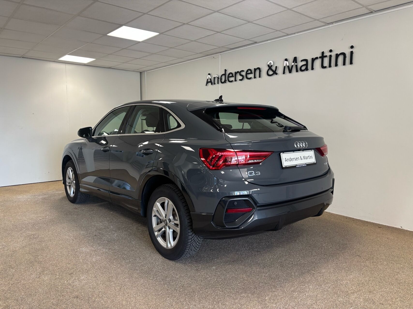 Grå Audi Q3 fra 2020