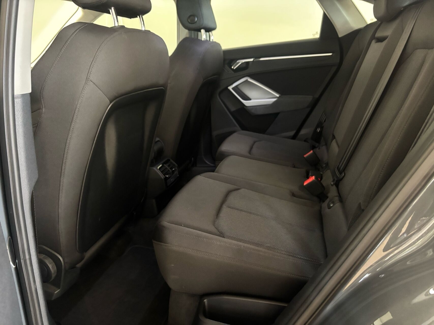 Grå Audi Q3 fra 2020