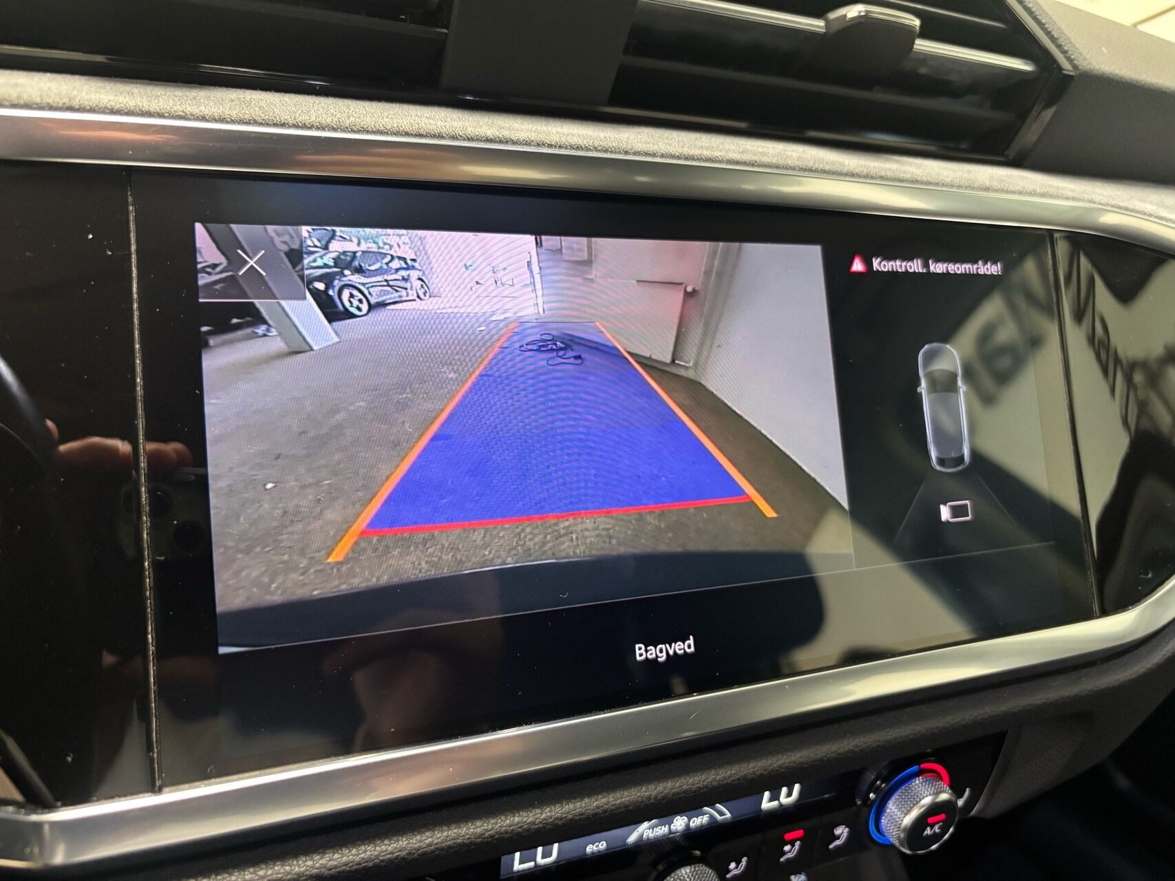 Grå Audi Q3 fra 2020