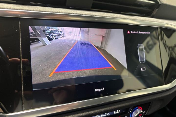 Grå Audi Q3 fra 2020