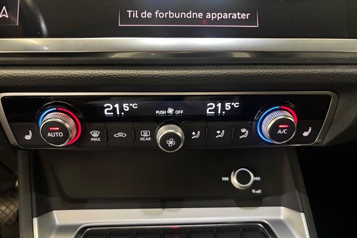 Grå Audi Q3 fra 2020