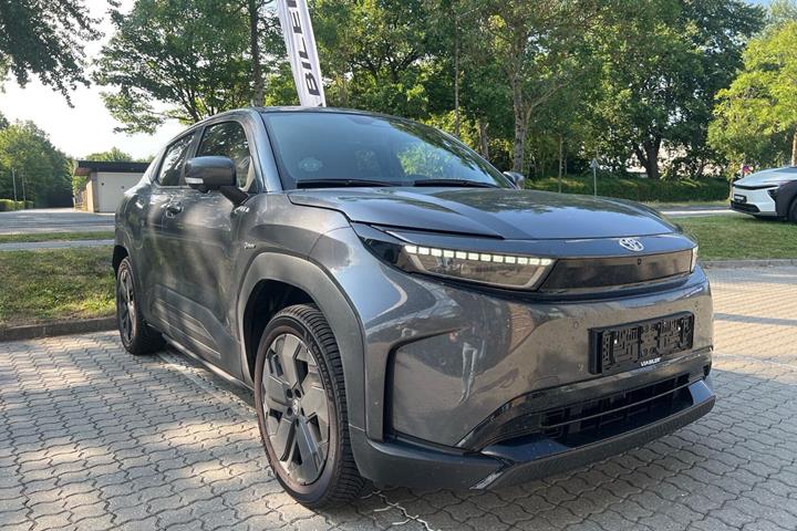 Grå Toyota Urban Cruiser fra 2026