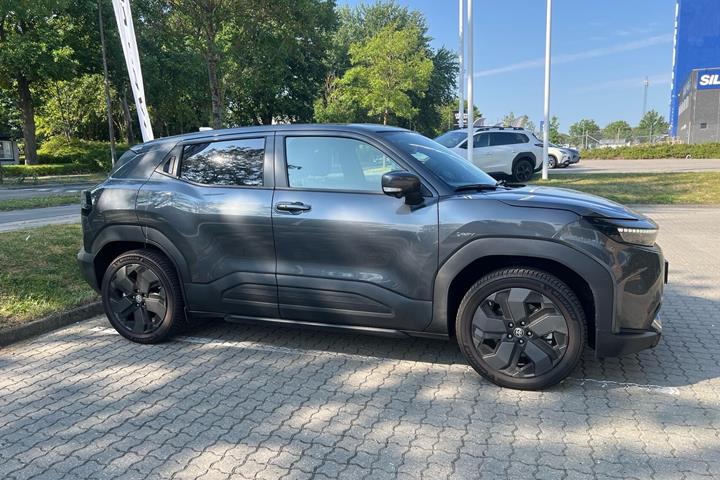 Grå Toyota Urban Cruiser fra 2026