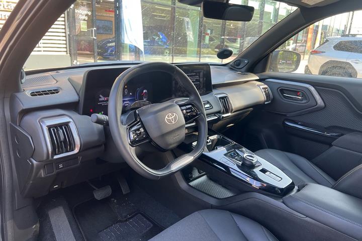 Grå Toyota Urban Cruiser fra 2026