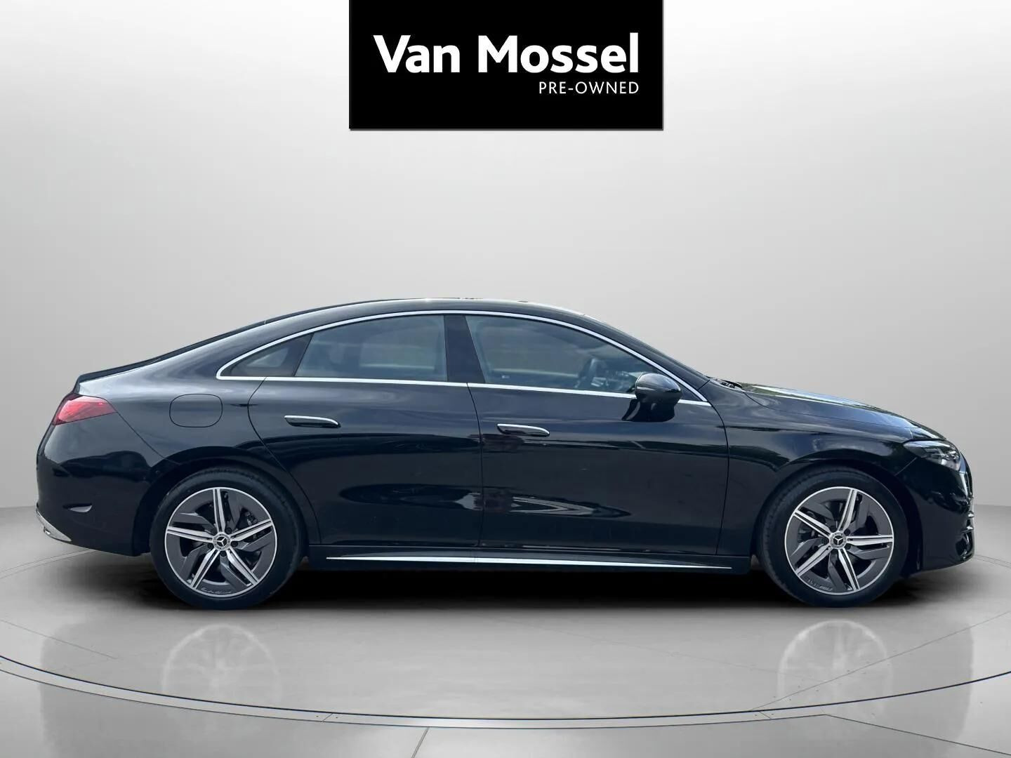 Sort Mercedes CLA350 fra 2025