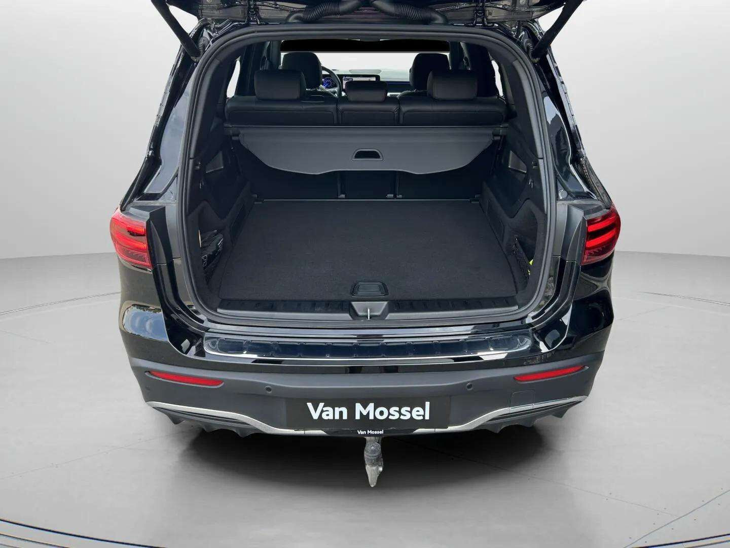 Sort Mercedes EQB 250+ fra 2025