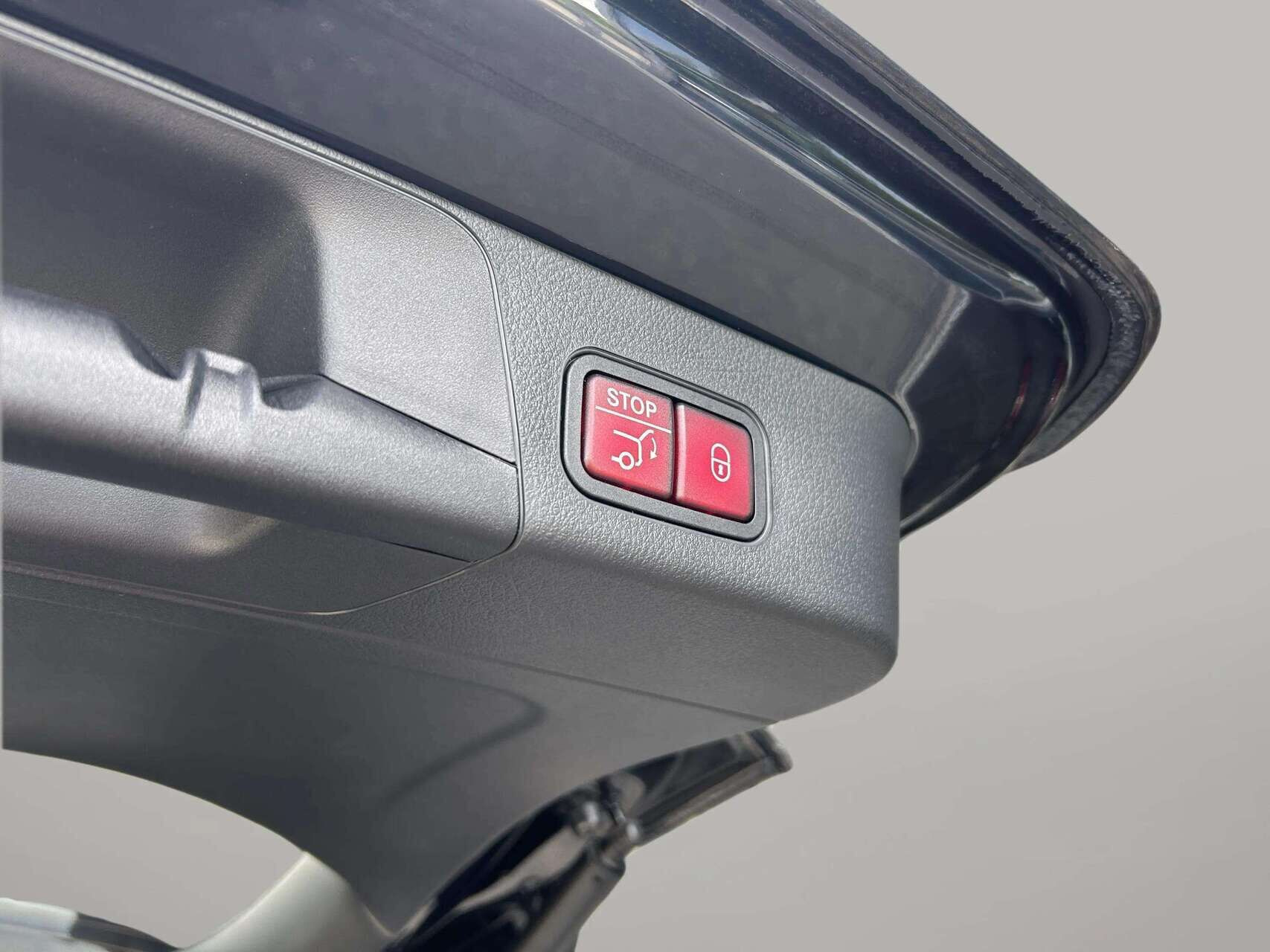 Sort Mercedes EQB 250+ fra 2025