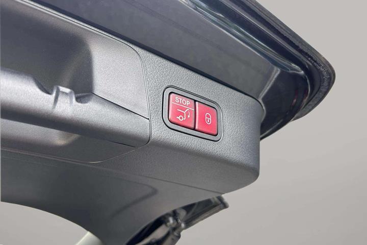 Sort Mercedes EQB 250+ fra 2025