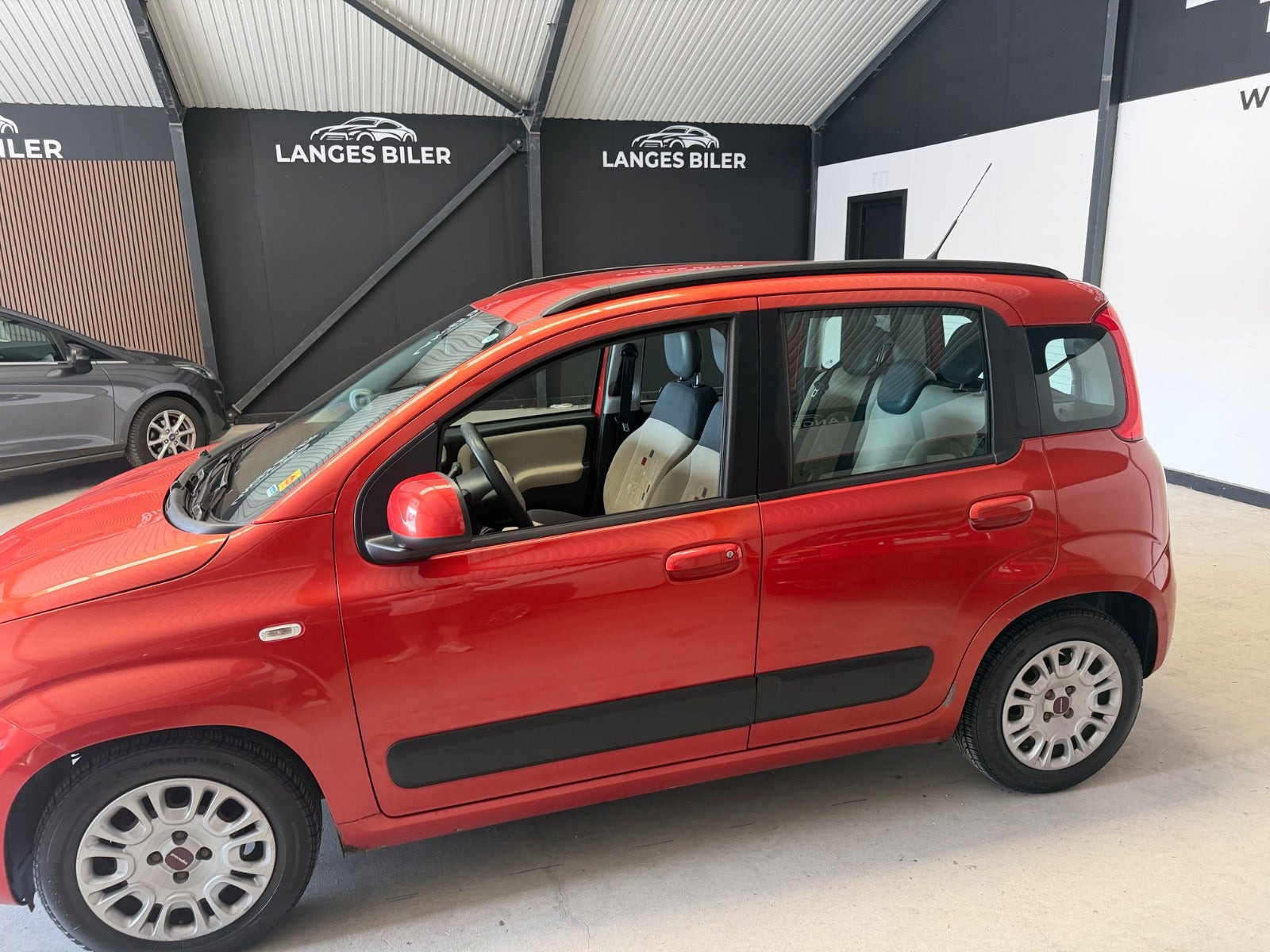 Grå Fiat Panda fra 2012
