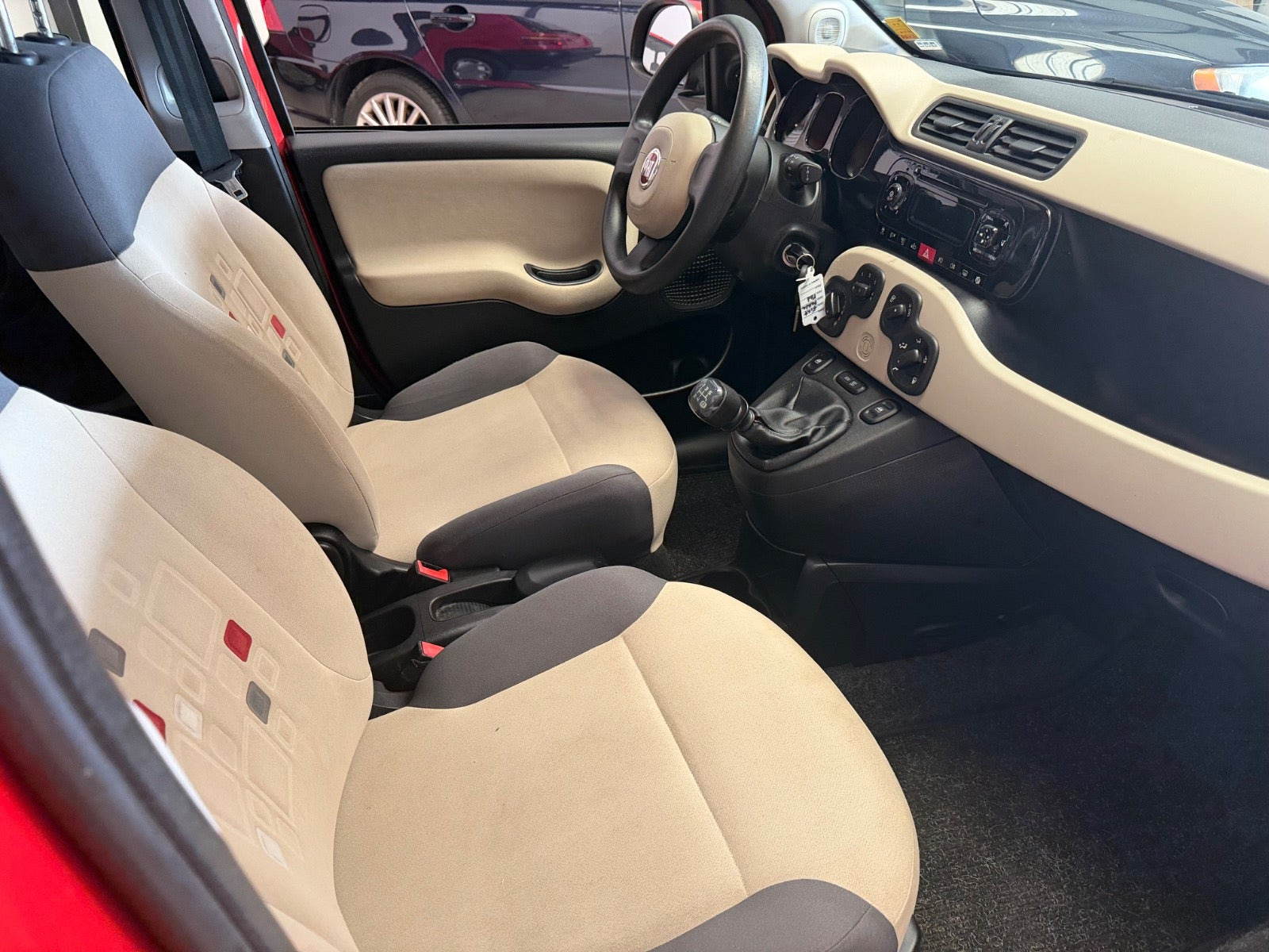Grå Fiat Panda fra 2012