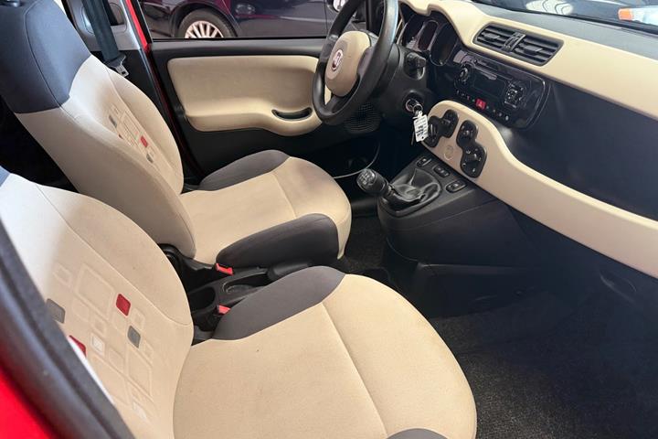 Grå Fiat Panda fra 2012