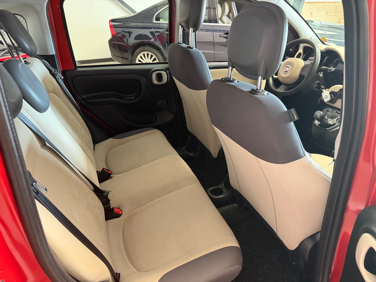 Grå Fiat Panda fra 2012