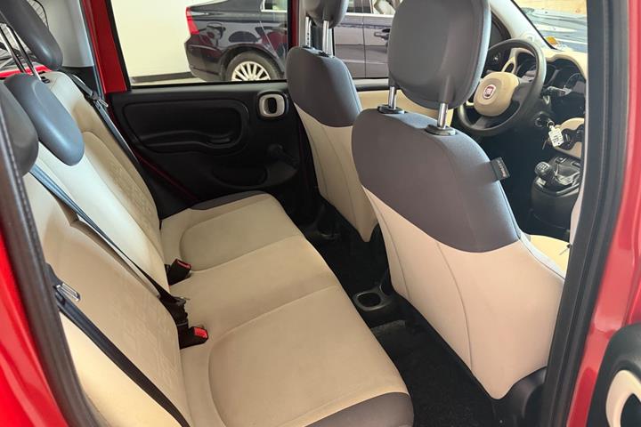 Grå Fiat Panda fra 2012