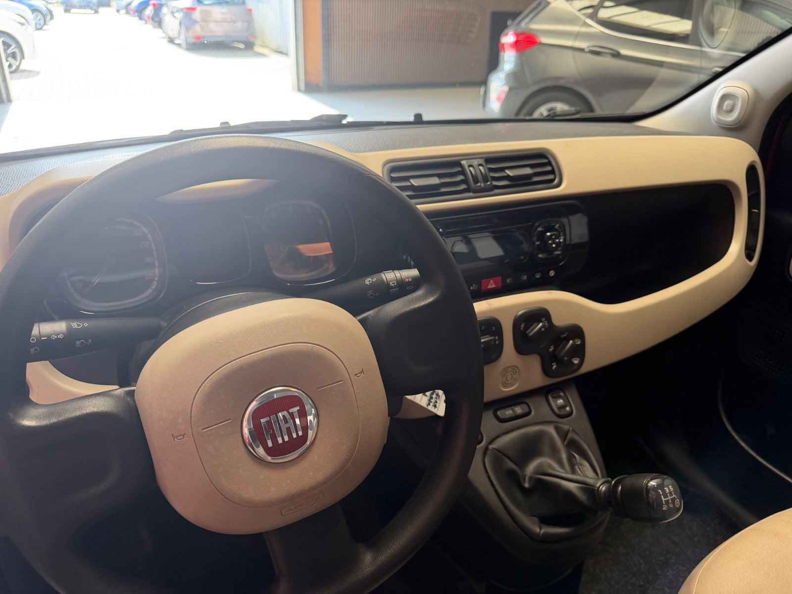 Grå Fiat Panda fra 2012