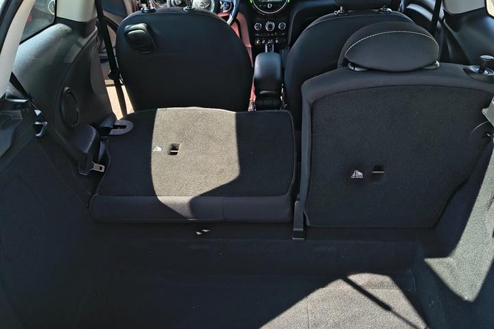 Grå Mini Cooper fra 2018