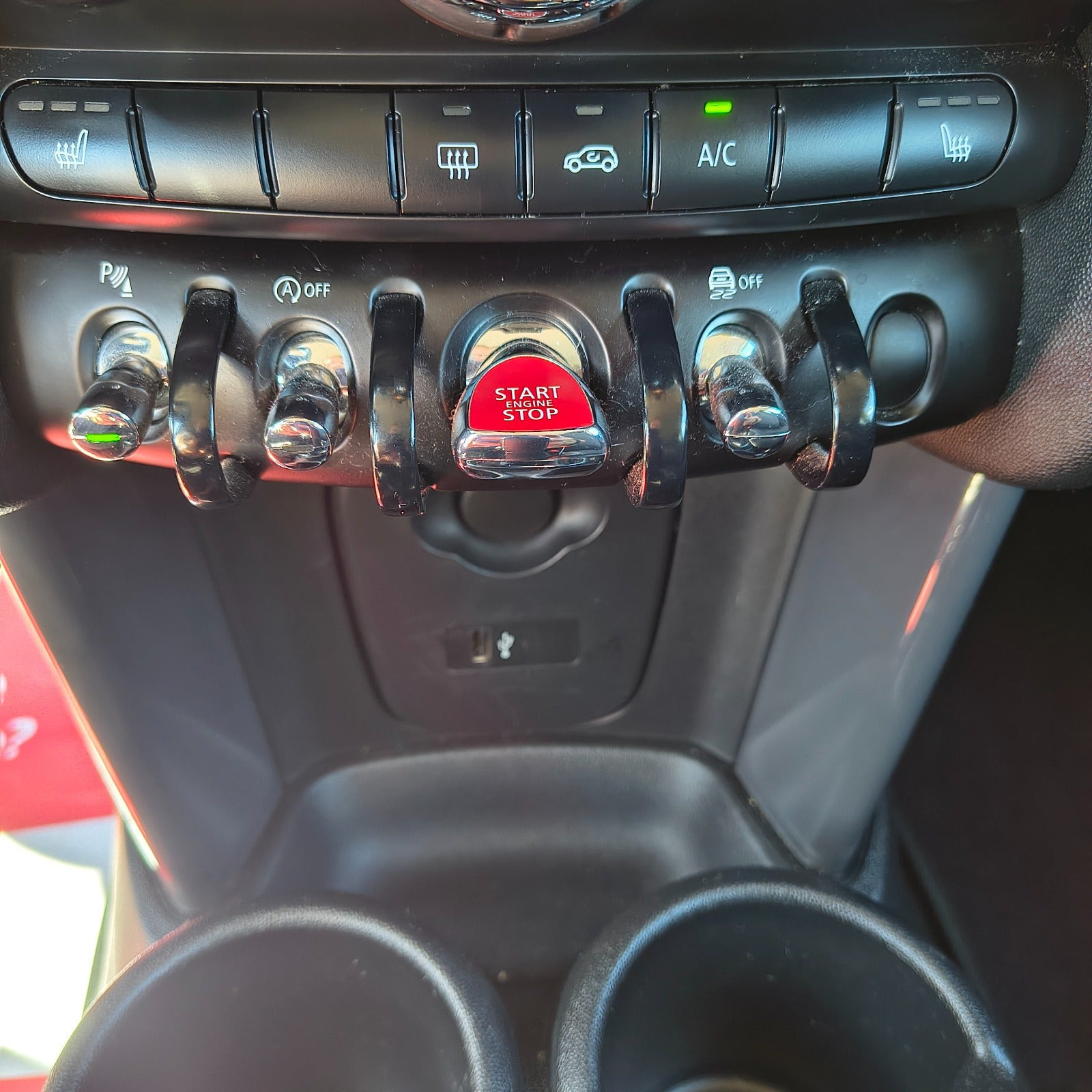 Grå Mini Cooper fra 2018