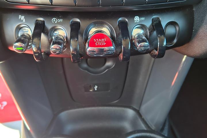 Grå Mini Cooper fra 2018