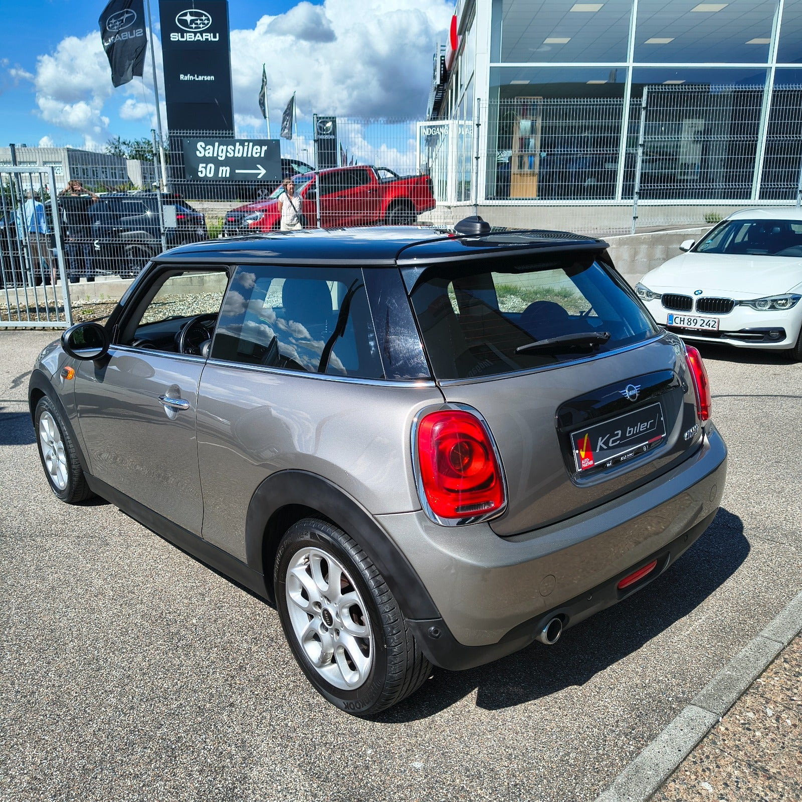 Grå Mini Cooper fra 2018